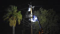 Dampak kebakaran, sejumlah arus listrik dipotong untuk mencegah peralatan utilitas memicu kebakaran baru. Jose Carlos Fajardo/Bay Area News Group via AP  