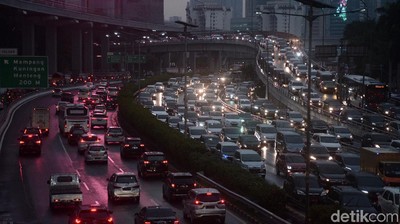 Padatnya Lalu Lintas Jelang Libur Panjang dan Cuti Bersama