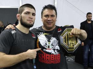 Pelatih Khabib Geleng-geleng Kepala Lihat Conor McGregor