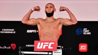 Khamzat Chimaev merupakan debutan di kelas welterwight. Tahun 2020 kemarin, dia menjalani tiga laga di UFC dan memenangi semuanya (Zuffa/LLC via Getty Images/Handout)