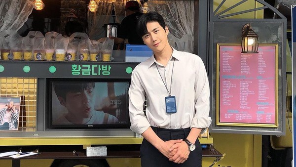 Kim Seon Ho, Bos Tampan di Start-Up yang Bahagia Dapat Coffee Truck