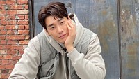 Kondisi kesehatan Kim Young Kwang dikonfirmasi oleh pihak drama Hello? Its Me! yang sebelumnya mengabarkan salah satu stafnya positif COVID-19. (Foto: dok. Instagram @aksakfn12) 