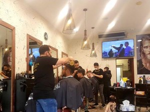 Lebih Ramai dari Saat Menjelang Natal: Salon Diserbu Setelah 4 Bulan Tutup