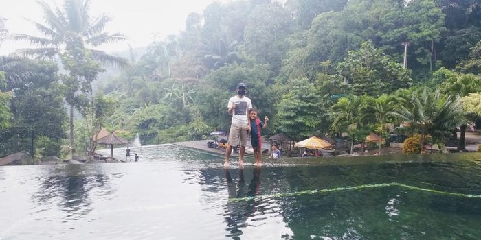 Taman Batu Purwakarta dapat menjadi pilihan rekreasi akhir pekan bersama keluarga atau sahabat tercinta. Suasananya mirip Ubud, Bali.