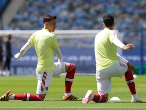 Oezil Dibuang Arsenal karena Salahnya Sendiri