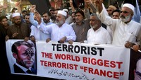 Macron memicu kontroversi ketika mengatakan bahwa islam adalah agama yang sedang mengalami krisis di seluruh dunia. AP Photo/Muhammad Sajjad  