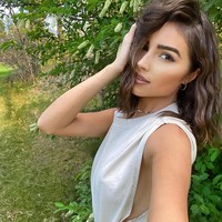 Olivia Culpo memang kerap berbusana seksi dan minimalis. Gaya busananya kerap kali diperlihatkan di Instagram. Foto: dok. Instagram @oliviaculpo