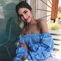 Dia merasa kecewa dengan perlakuan petugas bandara. Sebab ada pula penumpang lain yang mengenakan busana minim namun tak ditegur dan bisa lolos. Foto: dok. Instagram @oliviaculpo