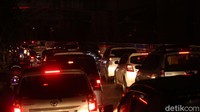 Penampakan kemacetan yang terjadi di jam pulang kantor di Jalan Raya Kalimalang, Bekasi.
