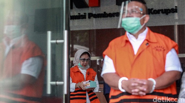 Penyidikan Rampung, Pasutri Tersangka Korupsi Ini Segera Disidang Proses penyidikan kasus suap proyek infrastruktur Kutai Timur telah dirampungkan KPK. Dua tersangka, Ismunandar dan Encek UR Firgasih pun akan segera disidang.