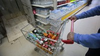Prancis pun mendesak negara-negara Arab untuk menghentikan seruan boikot produknya.  