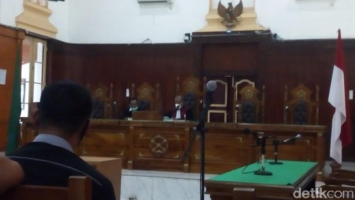 PN Medan menunda sidang praperadilan Ketua KAMI Medan karena pihak kepolisian selaku termohon tak hadir (Datuk Haris/detikcom)