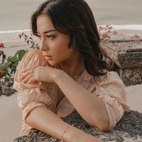 Tak sedikit yang mengira bahwa Nikita Willy memiliki darah blasteran. Tapi ternyata artis cantik yang satu ini tidak memiliki darah blasteran. Kecantikannya itu dia dapatkan dari darah Minang turunan keluarganya. Foto: dok. Instagram @nikitawillyofficial94