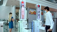 Maskapai Uni Emirat Arab (UEA) Emirates meluncurkan layanan touchless, jalur biometrik. Alat ini terintegrasi dengan fasilitas bandara. Emirates telah meluncurkan jalur biometrik terintegrasi di Bandara Internasional Dubai (DXB). Pengalaman di bandara dengan teknologi tanpa sentuhan ini sudah terbuka untuk semua penumpang Emirates yang akan bepergian dari dan melalui Dubai.