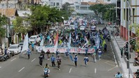 Diketahui, buruh dari berbagai serikat mulai berorasi menuntut Omnibus Law dicabut.