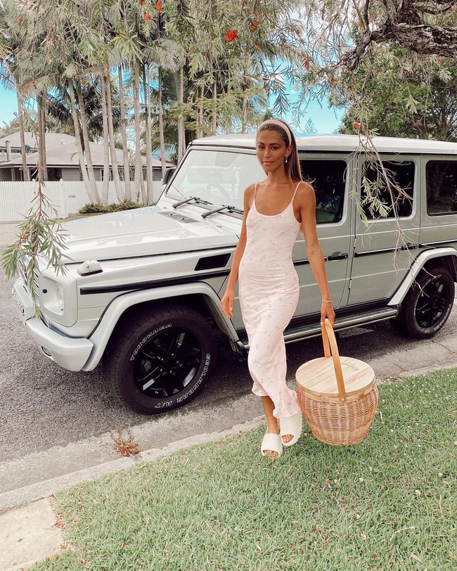 Ruby dan temannya seharusnya terbang di pukul 17.00, Kamis (22/10/2020). Namun maskapai yang ditumpanginya Jetstar mengabarkan bahwa pesawat kemungkinan akan terbang pukul 19.30. Meski pesawat akan terlambat, Jetstar mengumumkan untuk tetap berada di area bandara sambil menunggu mekanis pesawat.  Foto: Instagram/Ruby Tuesday Matthews