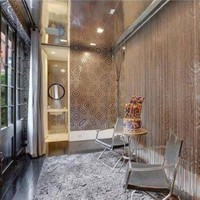 Musisi multi talenta yang sudah tidak asing lagi dengan dunia desain itu mendesain sendiri rumah unik yang satu ini. Melalui bisnis Kravitz Design miliknya, Lenny juga telah mendesain beberapa rumah lain dengan gaya yang tak kalah unik. Foto: RE/MAX N.O. PROPERTIES