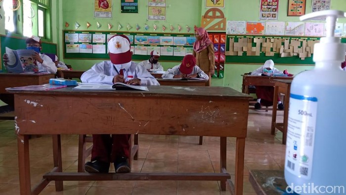 sekolah tatap muka di probolinggo