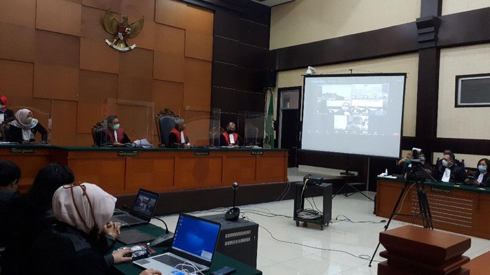 Majelis hakim menolak eksepsi yang diajukan Djoko Tjandra dalam kasus surat jalan palsu, Selasa (27/10/2020).