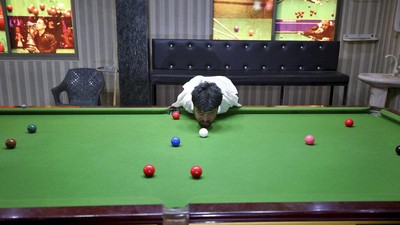 Tanpa Lengan, Pria Ini Wujudkan Mimpi Jadi Pemain Snooker Andal
