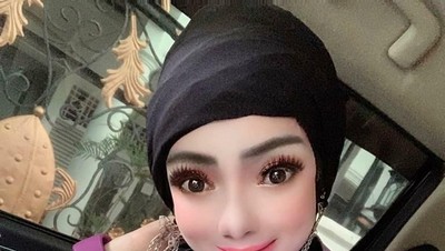 7 Foto Selebgram Hijab Berdagu Lancip yang Kena Julid Netizen