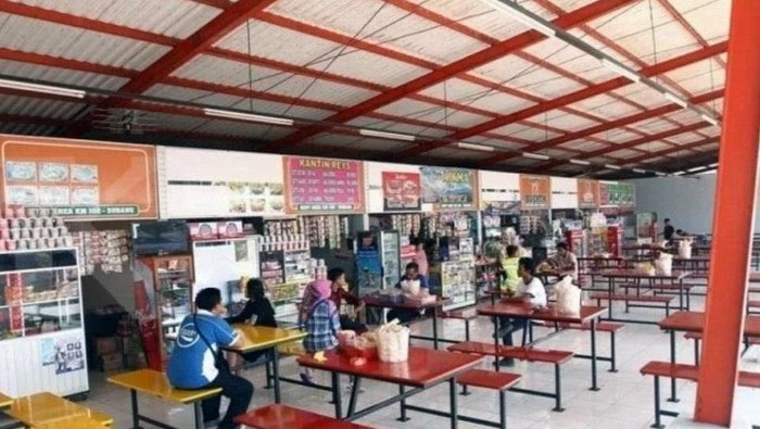 UMKM di Rest Area Merana Gegara Corona PT Jasa Marga membatasi pengunjung di Rest Area hingga 50% saat puncak arus mudik adalah pada hari Rabu tanggal 28 Oktober 2020. Hal ini berdampak pada sektor UMKM.