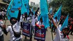 Potret Aksi Buruh-Mahasiswa Tolak Omnibus Law di Hari Sumpah Pemuda