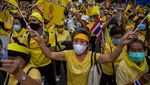Aksi Pro Monarki Dukung Raja Thailand