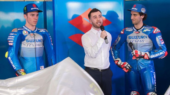 KUALA LUMPUR, MALAYSIA - FEBRUARY 06: (L-R) Joan Mir of Spain and Team Suzuki ECSTAR and  Alex Rins of Spain and Team Suzuki ECSTAR pose near the bikes during the 2020 Team SUZUKI ECSTAR global presentation in box during the MotoGP Pre-Season Teams Unveiling at Sepang Circuit on February 06, 2020 in Kuala Lumpur, Malaysia. (Photo by Mirco Lazzari gp/Getty Images)