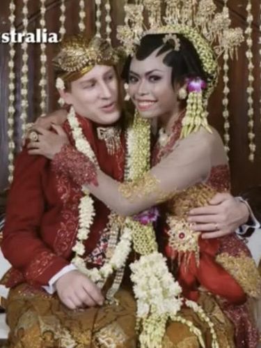 Ani dan Jurg menikah pada 24 Maret 2012, dengan adat Jawa