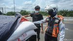 Aparat Halau Kendaraan Berat Masuk Puncak