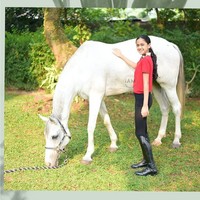 Sebelum membuat channel YouTube, Asila Maisa Fatihah yang populer di Instagram dengan nama akun @therealasilamaisa, juga sudah sering tampildi video Instagram. Dia kerap membuat konten makeup hingga kesehariannya. Foto: instagram.com/therealasilamaisa/