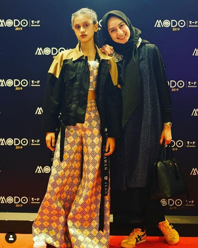 Selain bersuara merdu, Asila Maisa Fatihah juga mencoba peruntungannya sebagai YouTuber. Asila baru saja membuat channel YouTube dengan nama TheRealAsilaMaisa. Channel YouTube yang dibuat sejak Agustus 2020 itu saat ini memiliki lebih dari enam ribu subscriber. Foto: instagram.com/therealasilamaisa/