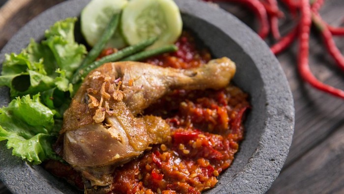 Resep Sambel Ayam Penyet Sederhana untuk Jualan yang Menggugah Selera