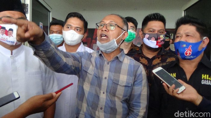 Bareng BW, Denny Indrayana laporkan Sahbirin Noor ke Bawaslu Kalsel (M Risanta/detikcom)