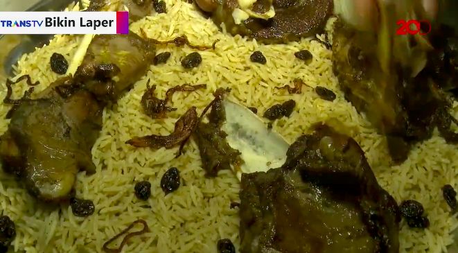 Bikin Laper! Nasi Mandi Daging Kambing yang Nikmat Aromatik