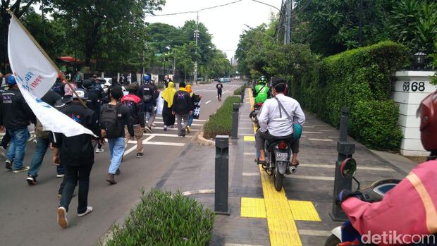 Demo PPMI Tutup Jalan Proklamasi