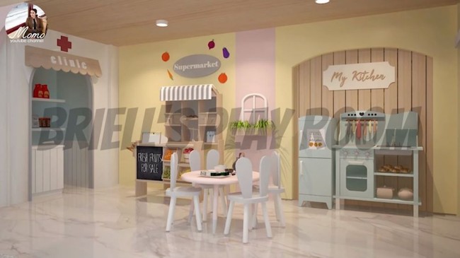 Untuk bagian lantai satu rumah bermainnya, Momo memilih mengisinya dengan supermarket, dapur, dan juga klinik. Dijamin sang anak tidak akan bosan walaupun hanya di rumah dan nggak perlu lagi pergi ke mall. Foto: YouTube/Momo Youtube Channel