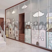 Di ruang bermain tersebut juga nantinya akan ada sebuah lemari yang besar. Namun agar tidak terlihat seperti lemari dan sesuai dengan konsep dari ruang bermain, maka lemari itu nantinya akan diberi tempelan stiker. Foto: YouTube/Momo Youtube Channel