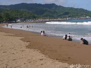 Dinas Pariwisata Trenggalek Batasi Pengunjung Pantai Prigi Saat Long Weekend