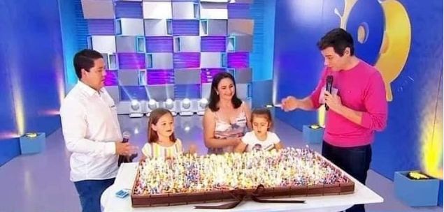 Kisah Dibalik Dua Bocah Rebutan Tiup Lilin Kue Ulang Tahun