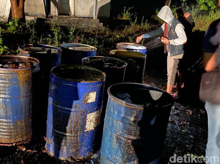 Gunungan busa yang mencemari sungai di Desa Wonosari dan Sumbersuko, Kecamatan Gempol, Kabupaten Pasuruan berasal dari bahan berbahaya dan beracun (B3). Busa tersebut dipastikan berasal dari bekas pabrik penggilingan batu.