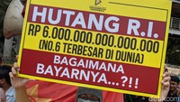 Begini penampakan poster yang dipamerkan IKB UI saat demo di Patung Kuda.