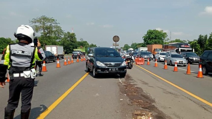 Jasa Marga berlakukan contraflow di KM 47-61 Tol Jakarta Cikampek