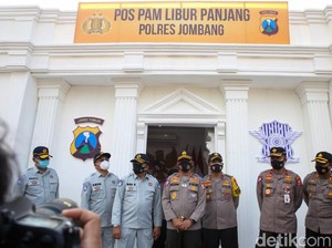 Cek Jalur Long Weekend di Jombang, Kakorlantas Tinjau Pospam ala Istana Negara