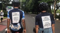 Upaya menyadarkan pengguna sepeda akan ancaman begal sepeda juga didasari atas kasus yang menimpa salah satu anggota toomuchidea. Beberapa waktu lalu anggota komunitas ini ada yang jadi korban begal di sekitar Bundaran HI. (Instagram @toomuchidea.cc)