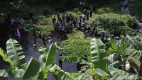 Upacara dilaksanakan di dam aliran Kali Kuning sebagai upaya menjaga kelestarian sungai.