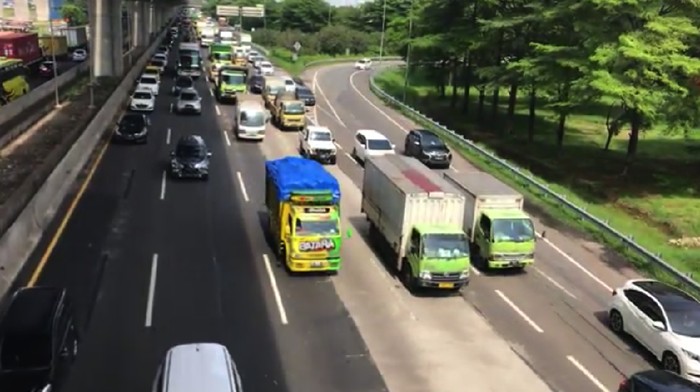 Kemacetan di Tol Japek Saat Masuki Libur Cuti Bersama