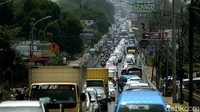 Begini suasana terkini lalu lintas dua arah di kawasan Puncak, Bogor.