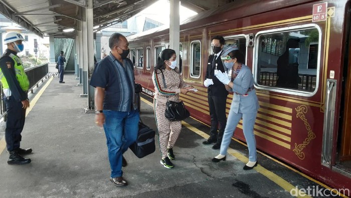 kereta api wisata